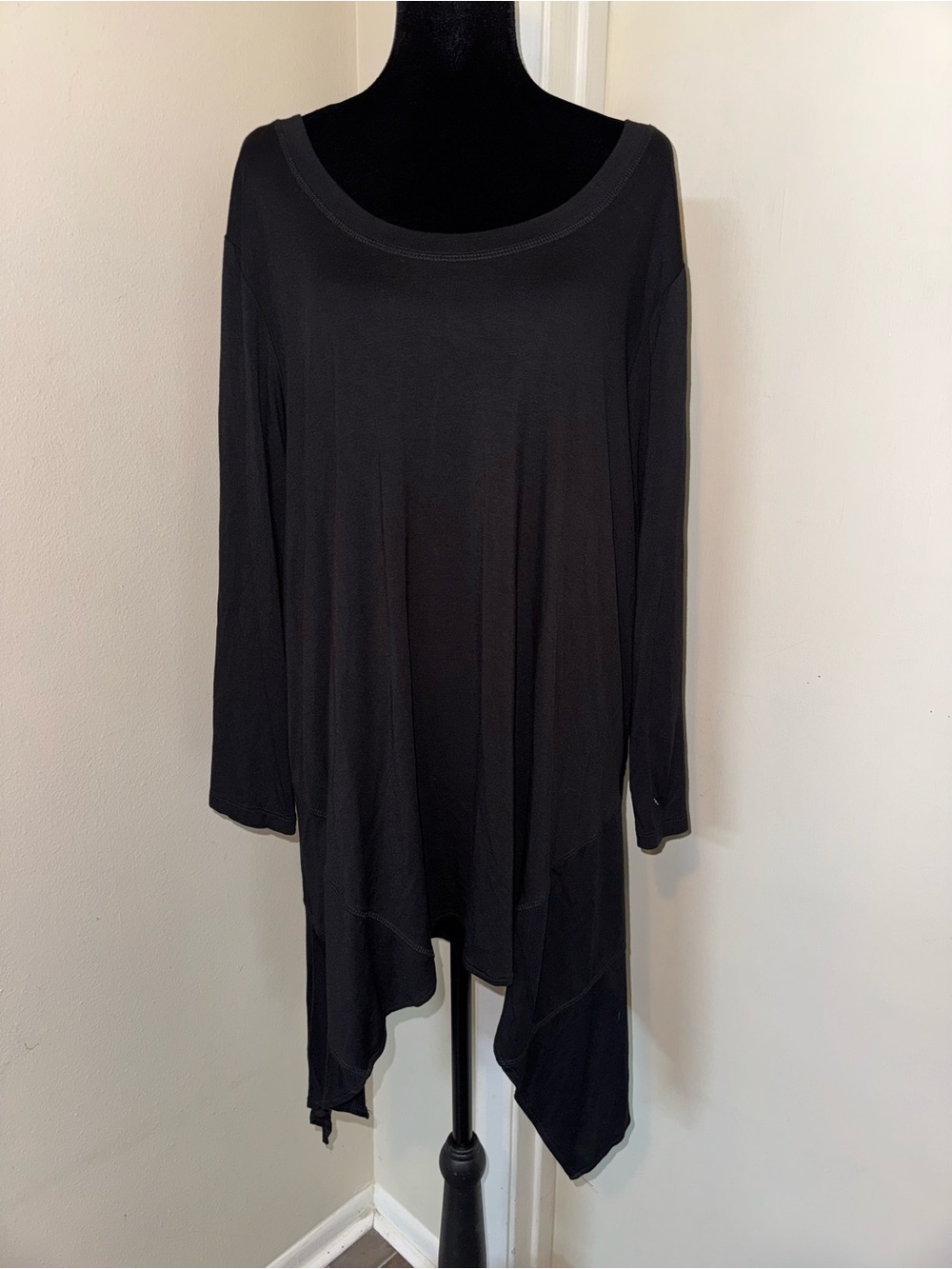 Cable & Gauge Black Long-Sleeve Asymmetric Tunic